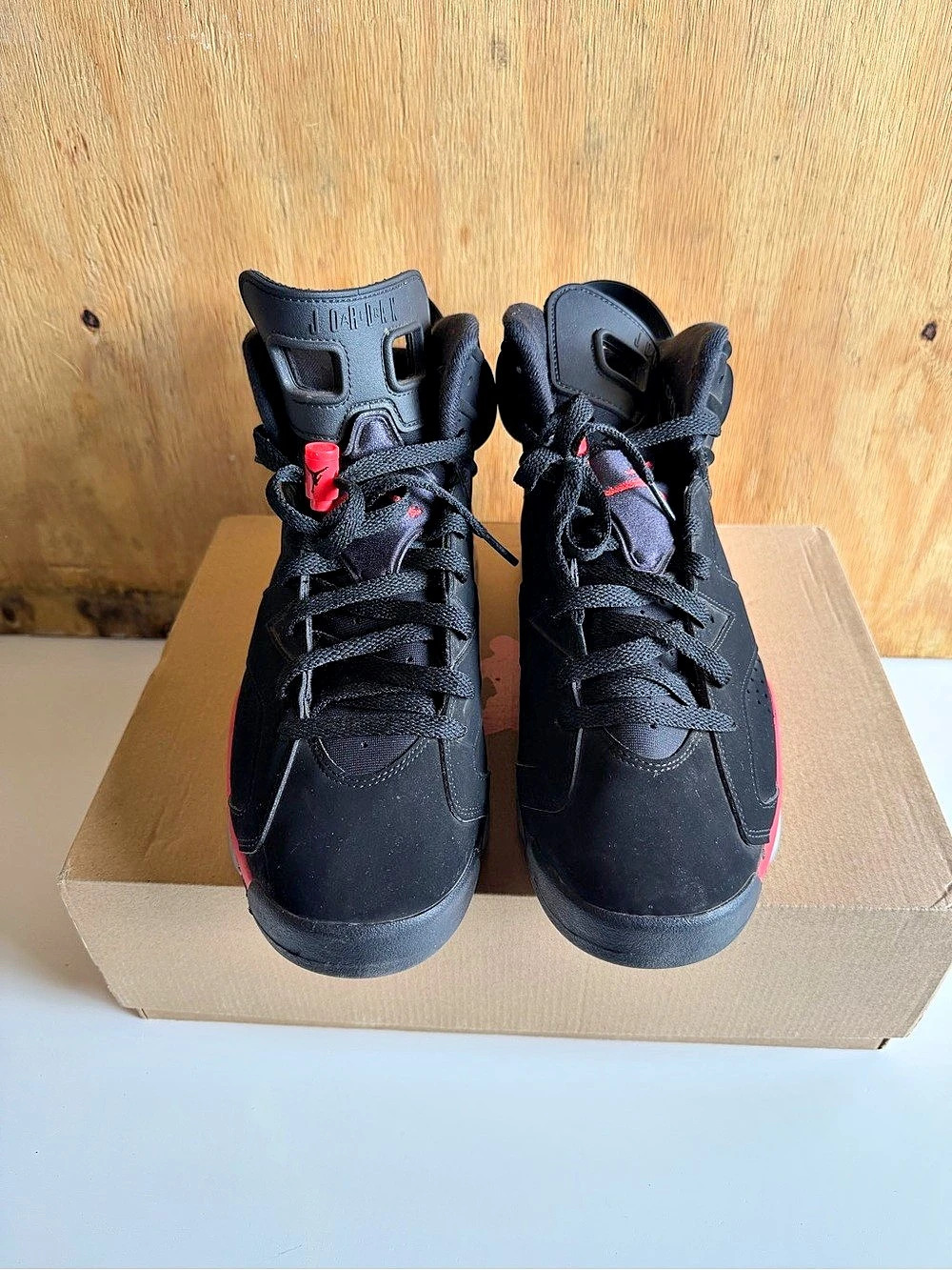 Nike Air Jordan 6 Black & Red Like New